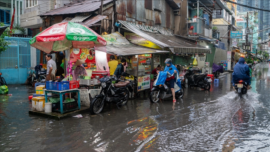  Au moins 90 morts et 12 disparus après les inondations qui ont frappé le centre du Vietnam