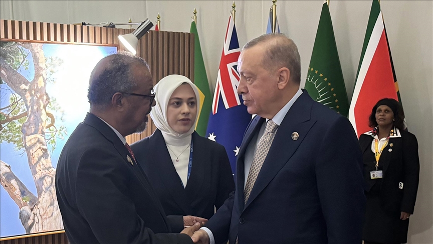 جوهانسبرغ.. الرئيس أردوغان يلتقي مدير منظمة الصحة العالمية 