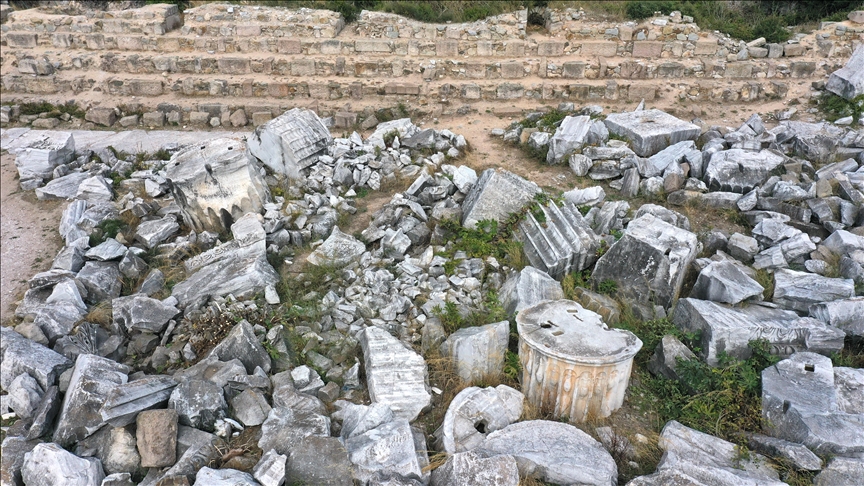 تركيا.. أعمدة معبد هادريان تروي قصة العمارة الدينية الرومانية