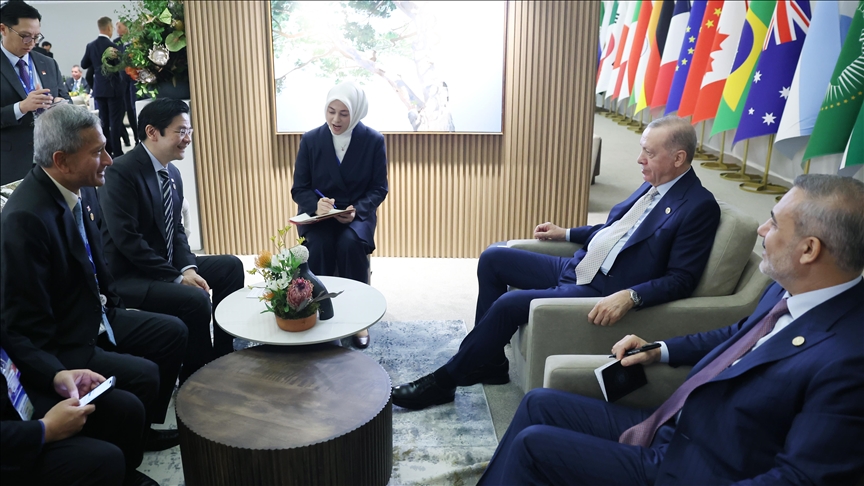 Президент Эрдоган провел встречу с премьер-министром Сингапура на полях саммита G20