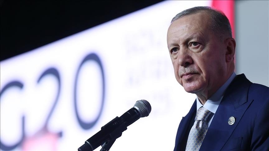 Erdogan će u ponedjeljak telefonom razgovarati s Putinom o Ukrajini 