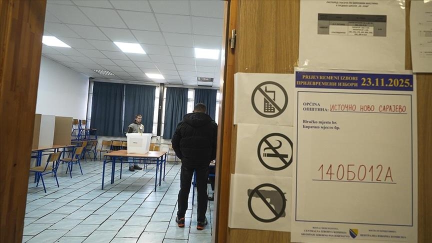 Избиратели сербской автономии в Боснии и Герцеговине голосуют на досрочных президентских выборах