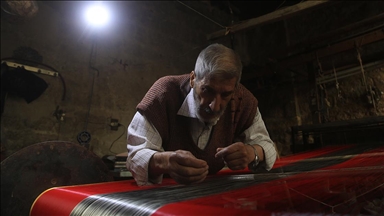 Halep'in son dokuma ustalarından 80 yaşındaki Ezrak: Tezgahta dokunan kumaşta ruh var