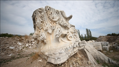 Kyzikos Hadrian Tapınağı'ndaki sütunlar Roma dönemi sanatı ve dini yapısını anlatıyor