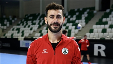 Öğretmen hentbolcu Enes Gümüşok, başarılı sporcular yetiştirecek