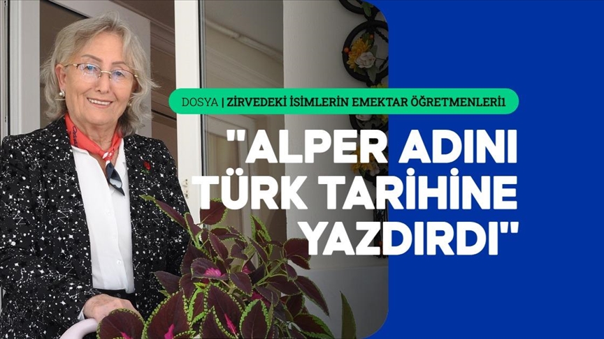 Gezeravcı uzaya gitmeden Mukaddes öğretmenden helallik aldı, dönünce elini öptü