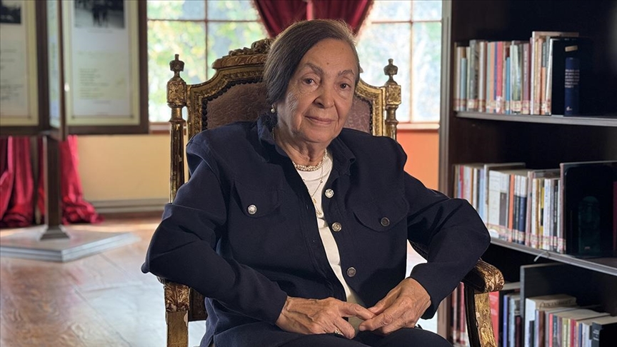 Türk edebiyatının çınarı Ahmet Hamdi Tanpınar'ın mirasını 84 yaşındaki öğrencisi yaşatıyor