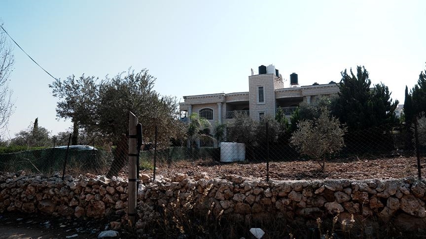 عائلة حمد.. إنذار إسرائيلي لابتلاع البيت والذكريات (تقرير)