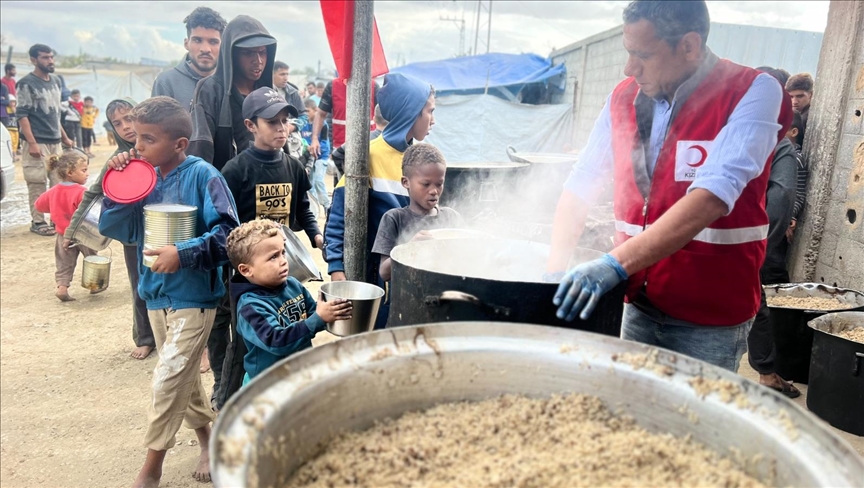 Heyva Sor a Tirk li Xezeyê rojane li 35 hezar kesan xurek bela dike 