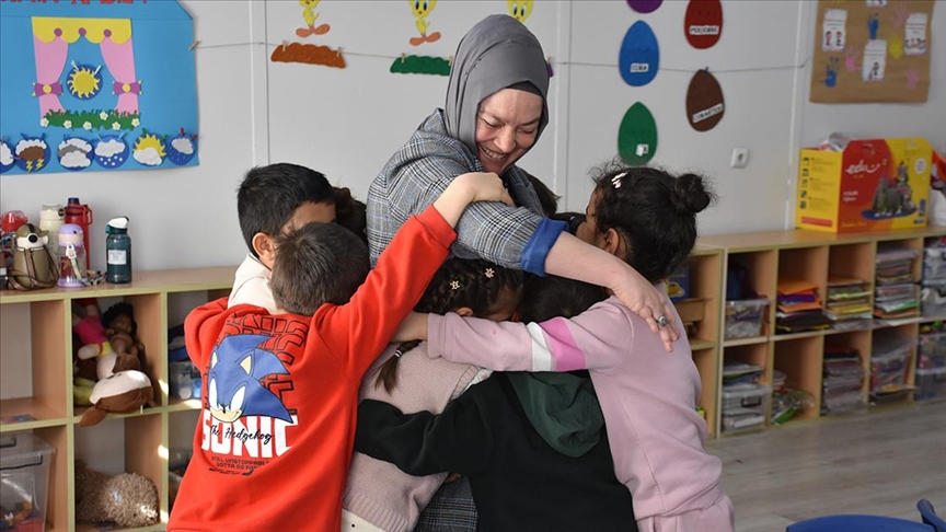 Çiğdem öğretmeni memleket özlemi de kanserle mücadelesi de Şırnak'tan koparamadı