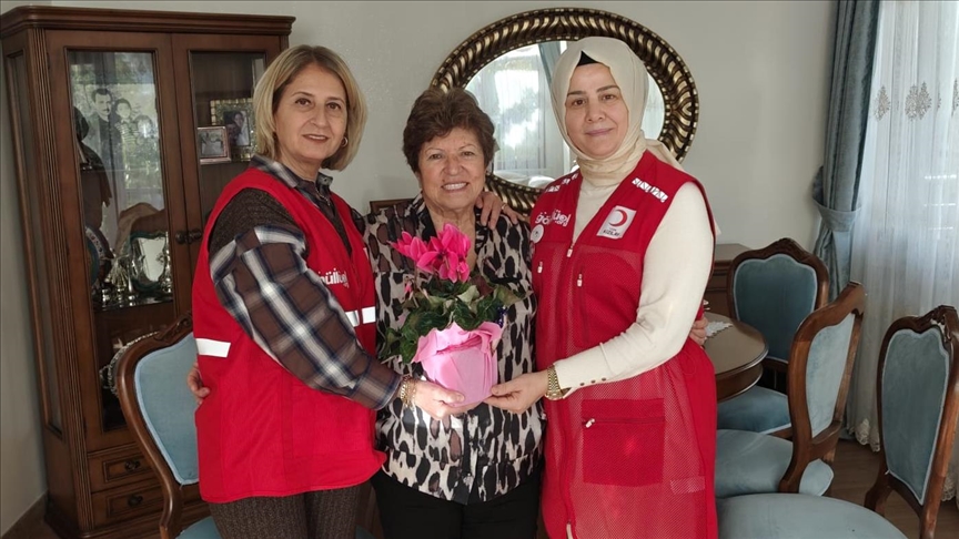 Kızılay Kocaeli İl Kadın Kolları Başkanlığından Öğretmenler Günü ziyareti