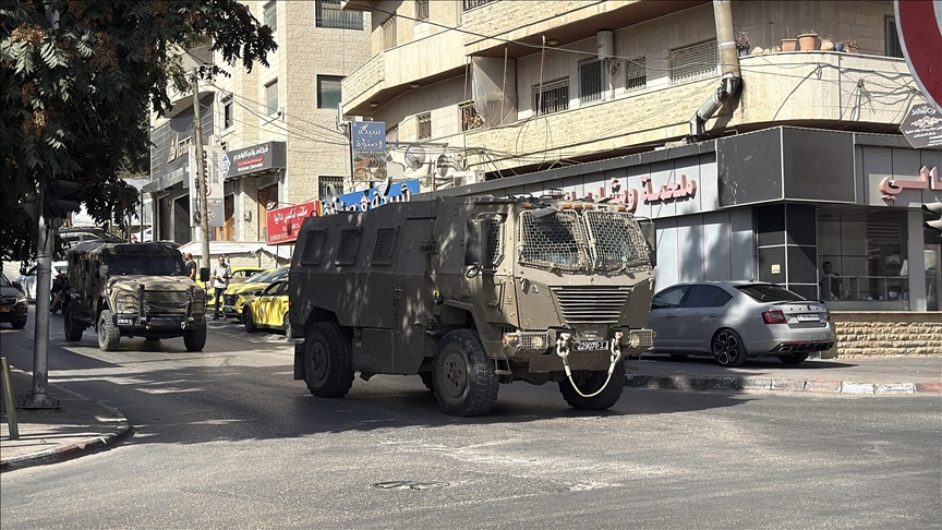 الضفة.. الجيش الإسرائيلي يقتحم مدينة نابلس ويحاصر منزلا فلسطينيا