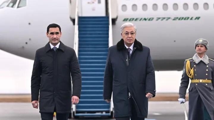 Касым-Жомарт Токаев лично встретил президента Туркменистана в аэропорту Астаны