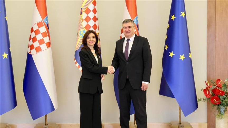 ministrja-spiropali-vizite-zyrtare-ne-kroaci-takohet-me-presidentin-milanoviq