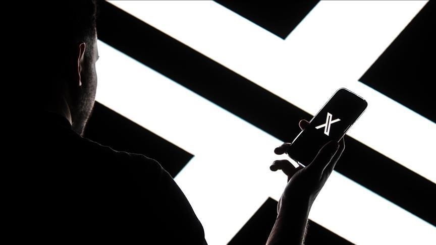 ميزة جديدة في "إكس" تثير تساؤلات حول مواقع حسابات داعمة لترامب