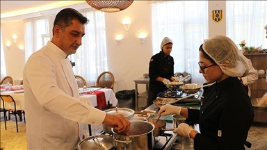 Mezun olduğu okulda yeni nesillerin eğitimi için çaba gösteriyor