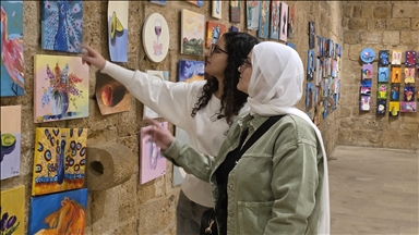 "لبنان بالألوان".. أطفال وشباب يجعلون صور الحرب لوحات أمل 