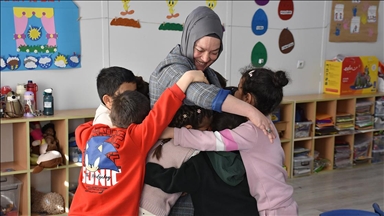 Çiğdem öğretmeni memleket özlemi de kanserle mücadelesi de Şırnak'tan koparamadı