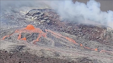 Lava streams flow as Hawaii’s Kilauea volcano on verge of new eruption