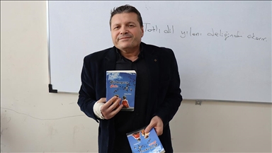 Bedensel engelli öğretmen, kaleme aldığı 4 kitapla çevresindekilere örnek oluyor