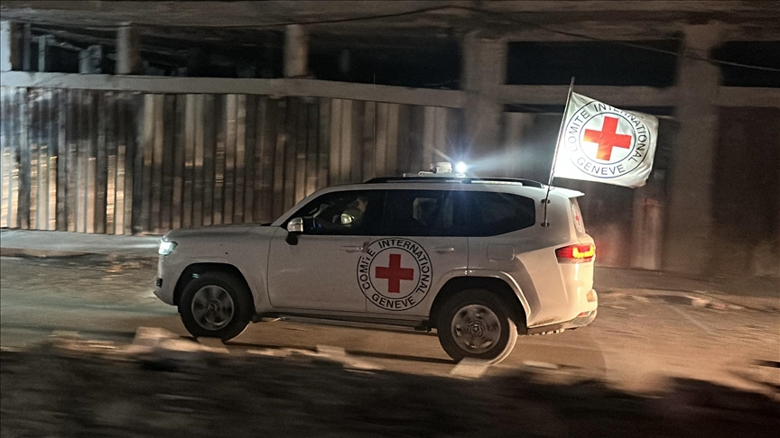 إسرائيل تتسلم من الصليب الأحمر رفات أحد أسراها بغزة 