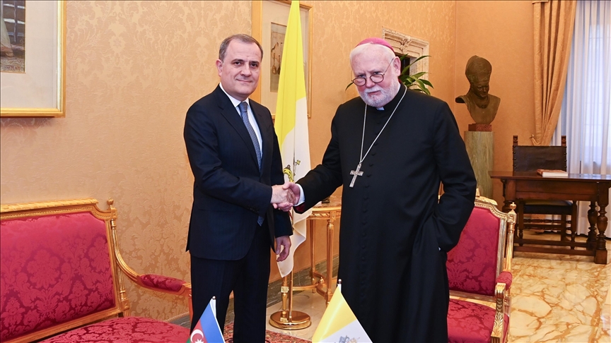 Глава МИД Азербайджан проводит переговоры в Ватикане