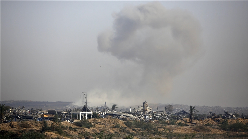 غزة.. الجيش الإسرائيلي يقتل فلسطينيا بخان يونس ويقصف شواطئ رفح