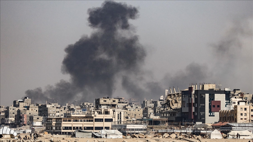 غزة.. إسرائيل تقتل فلسطينيا وتواصل نسف مبان سكنية