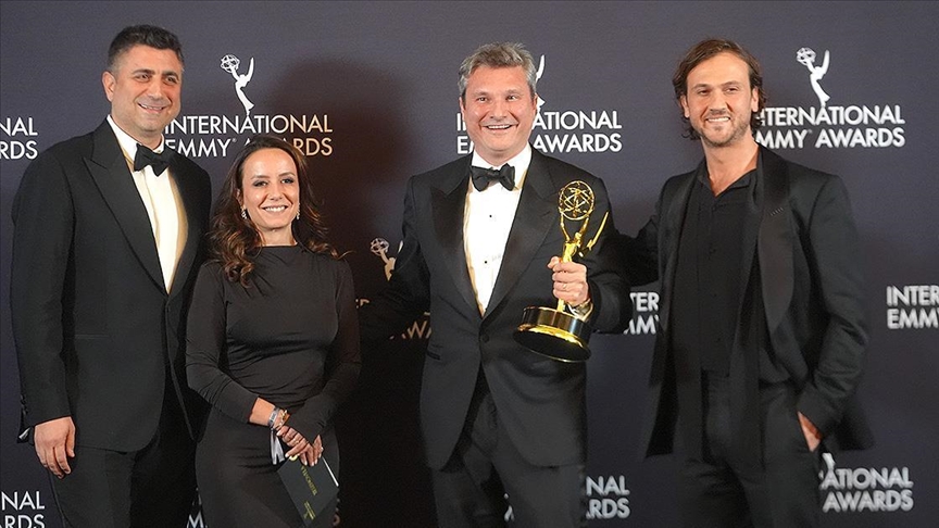 La série turque Deha remporte le prix Telenovela aux International Emmy Awards