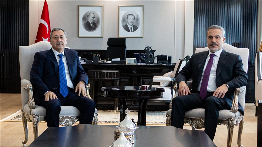 Глава МИД Турции встретился с представителем президента Азербайджана