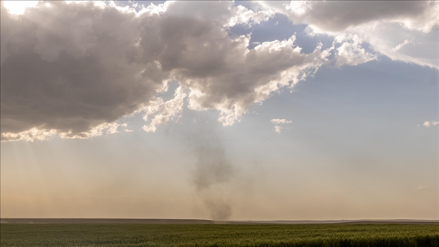 Más de 100 viviendas resultan dañadas tras el paso de un tornado por el área de Houston, Texas