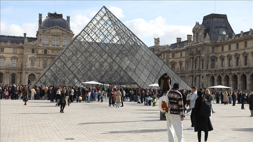 Uhapšen posljednji osumnjičeni za pljačku dragulja iz muzeja Louvre