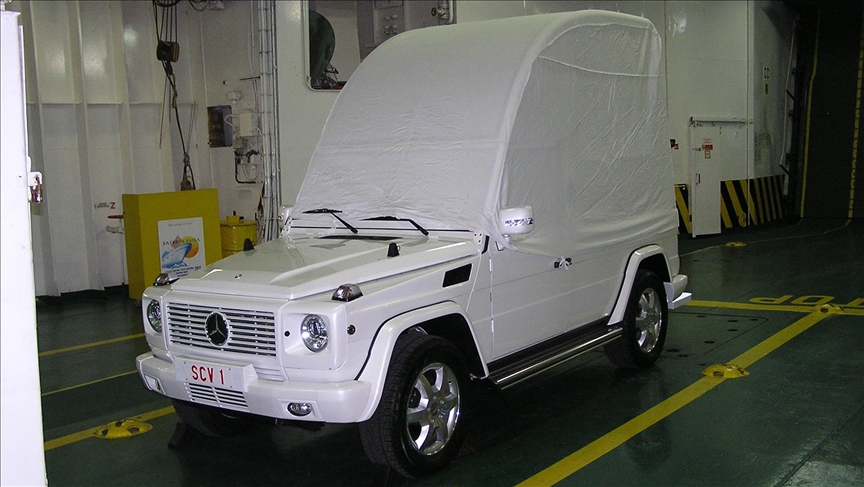 Pope Francis’ popemobile turned into mobile clinic to treat Gaza children