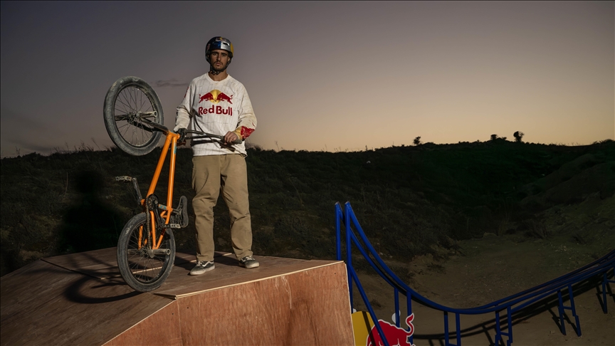 BMX sporcusu Bora Altıntaş, "Grind to Double Backflip" ile bir ilke imza attı