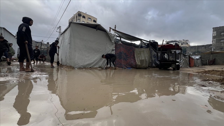 В Газе палатки палестинцев оказались затоплены из-за сильных дождей