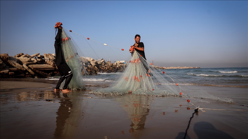 Peshkatarët e Gazës luftojnë për mbijetesë mes sulmeve dhe kufizimeve të Izraelit