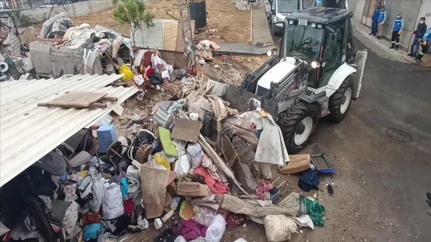 Li Mêrsînê ji malekê 10 kamyon zibil hat derxistin