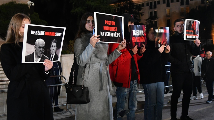 Stotine građana u Tirani na protestu protiv korupcije 