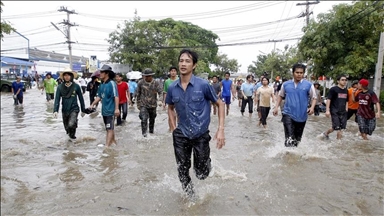 Përmbytjet në Tajlandë prekin më shumë se dy milionë njerëz, humbin jetën 13 persona