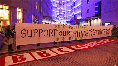 Протест пред седиштето на „Би-би-си“ во Лондон за поддршка на пропалестинските активисти кои штрајкуваат со глад