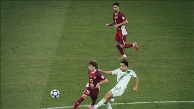 قدم.. الشارقة الإماراتي يباغت الأهلي السعودي في عقر داره