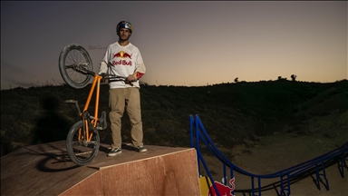 BMX sporcusu Bora Altıntaş, "Grind to Double Backflip" ile bir ilke imza attı