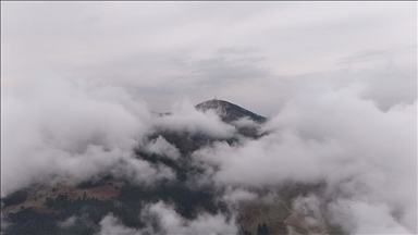 Samsun'da 1650 rakımlı Dürtmen Dağı'ndaki "sis denizi" dronla görüntülendi