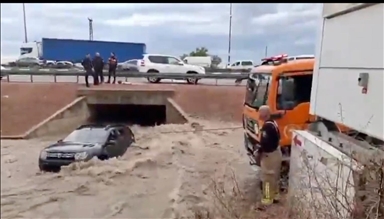 إسرائيل.. إغلاق طرق وإنقاذ عالقين جراء الأمطار الغزيرة 