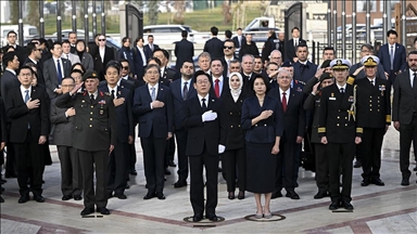 Güney Kore Devlet Başkanı Lee, Ankara'daki "Kore'de Savaşan Türkler Anıtı"nı ziyaret etti