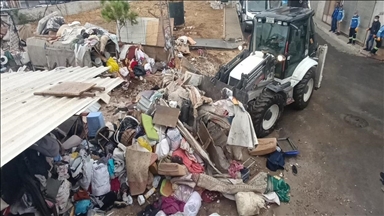 Li Mêrsînê ji malekê 10 kamyon zibil hat derxistin