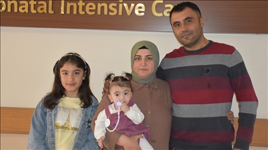 Prematüre doğan 570 gramlık Ayliz Nida, 1 yaşına ulaştı