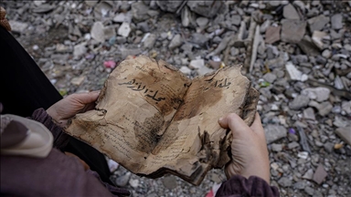 "إبادة هوية شعب".. تدمير إسرائيلي ممنهج لمخطوطات وكتب نادرة بغزة 