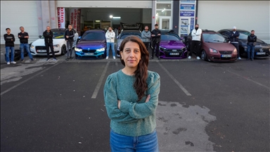 Modifiye ustası kadın Diyarbakır'daki otomobil tutkunlarını tek çatı altında buluşturuyor