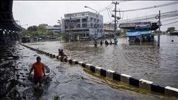 Thailand to airlift flood-hit people as death toll rises to 13